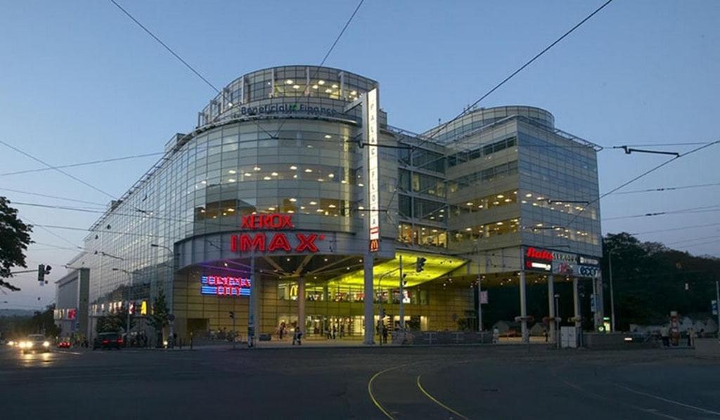Garden apartment in central Praag Buitenkant foto