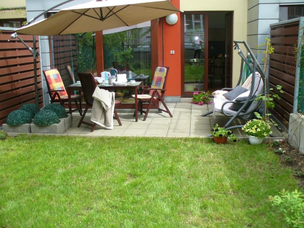 Garden apartment in central Praag Buitenkant foto