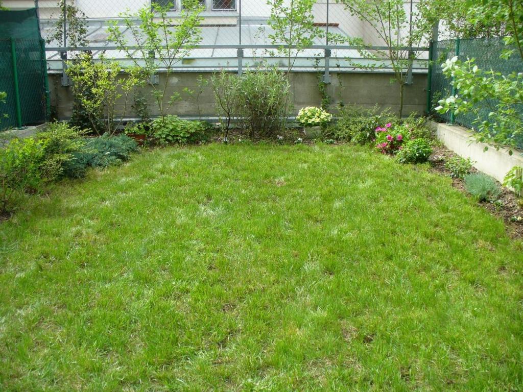 Garden apartment in central Praag Buitenkant foto